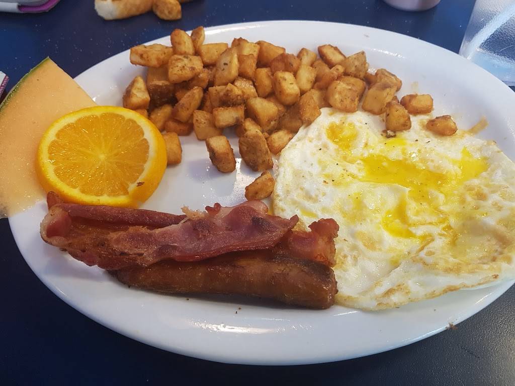 Daybreak | restaurant | 547 Holland St W, Bradford, ON L3Z 0C1, Canada | 9057751300 OR +1 905-775-1300