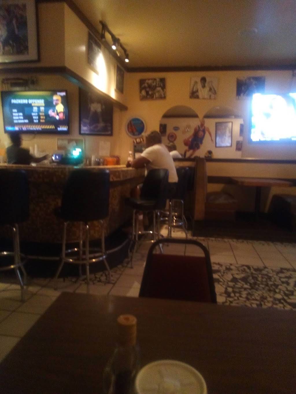 Hugstable Sports Bar & Grill | restaurant | 813 Jackson Ave, Memphis, TN 38107, USA | 9015222911 OR +1 901-522-2911