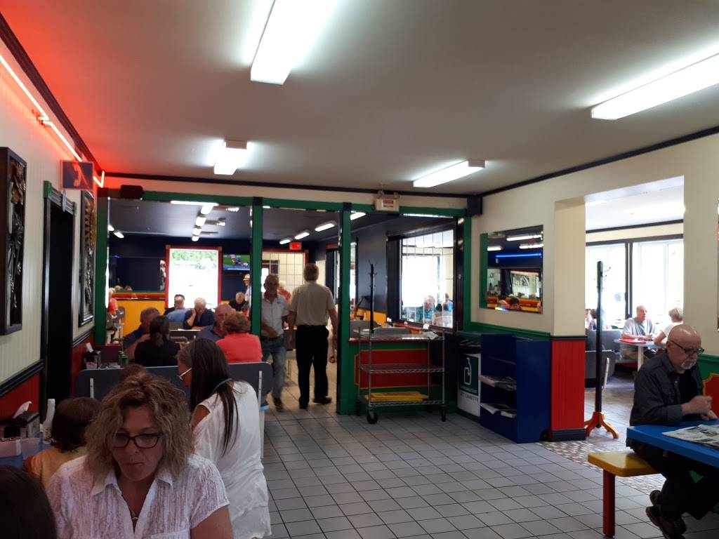 Casse-Croute Arc-en-Ciel | restaurant | 756 Boulevard des Laurentides, Piedmont, QC J0R 1K0, Canada | 4502273534 OR +1 450-227-3534