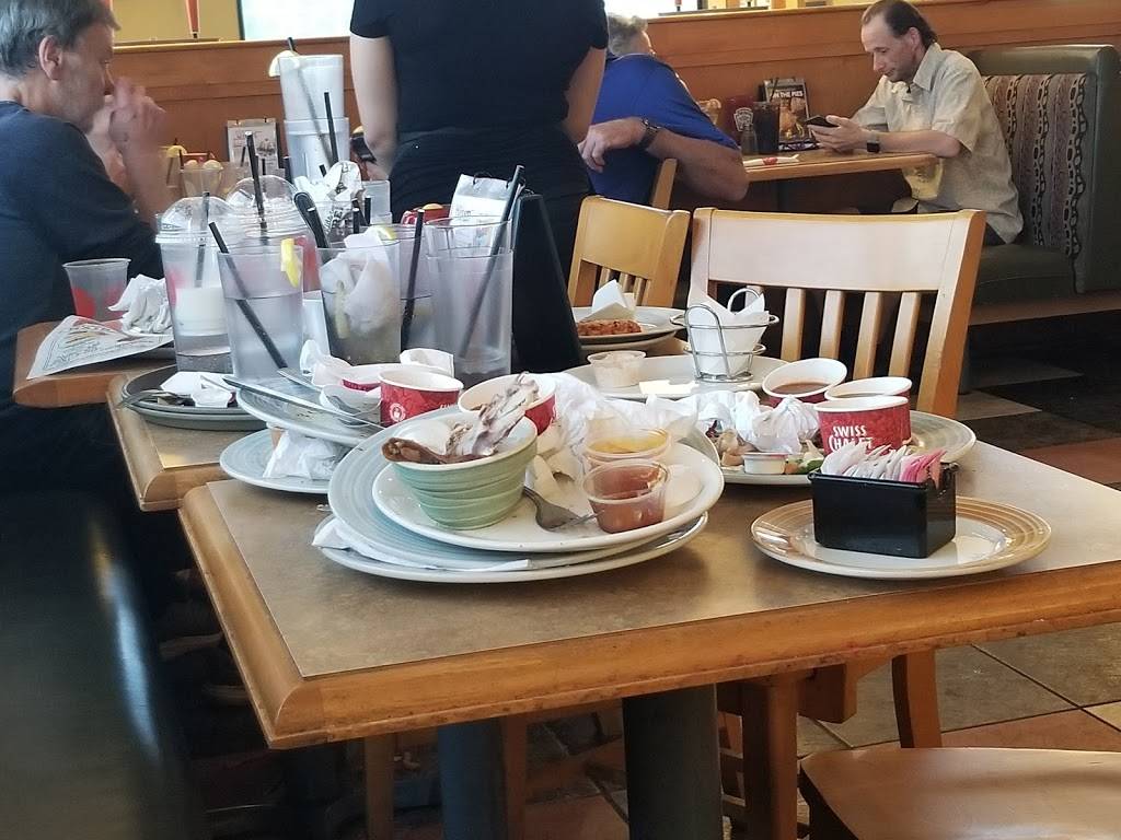 Swiss Chalet Rotisserie & Grill | restaurant | 4450 Walker Rd, Windsor, ON N8W 3T5, Canada | 5192507106 OR +1 519-250-7106