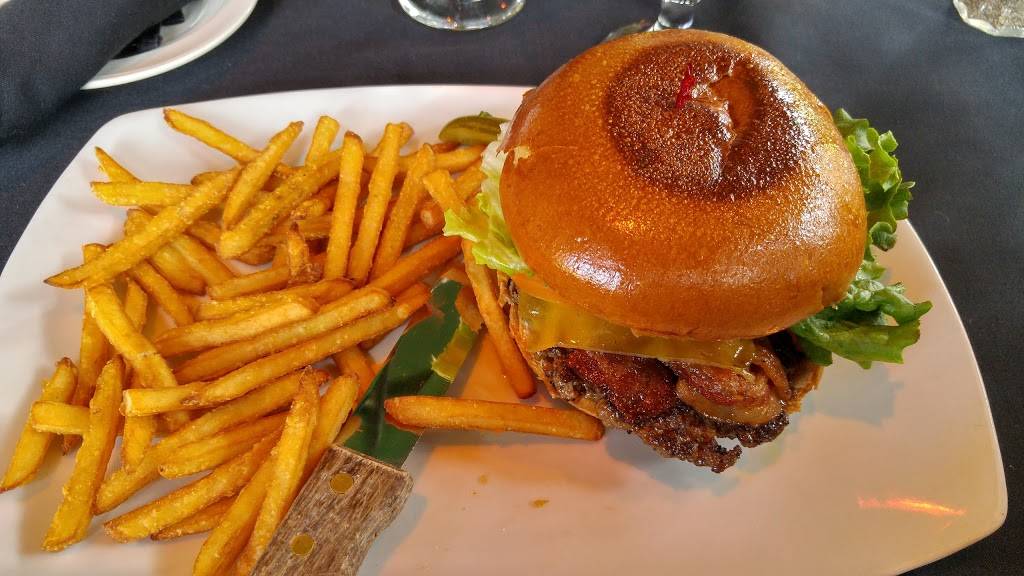 Fins Bistro | cafe | 301 Front St N, Issaquah, WA 98027, USA | 4253920109 OR +1 425-392-0109