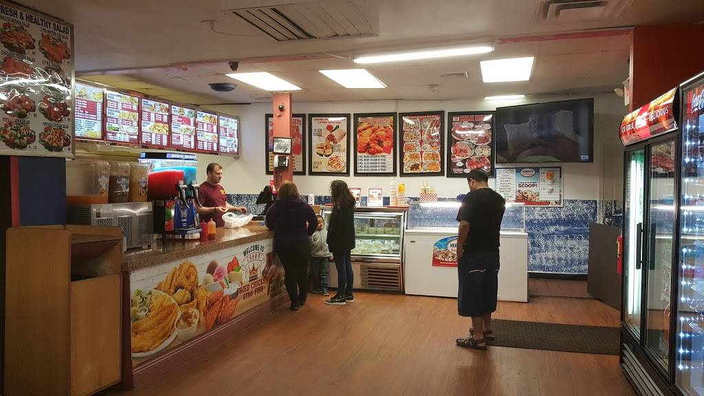 Crown fried chicken & pizza | restaurant | 830 Broad St, Central Falls, RI 02863, USA | 4017253592 OR +1 401-725-3592