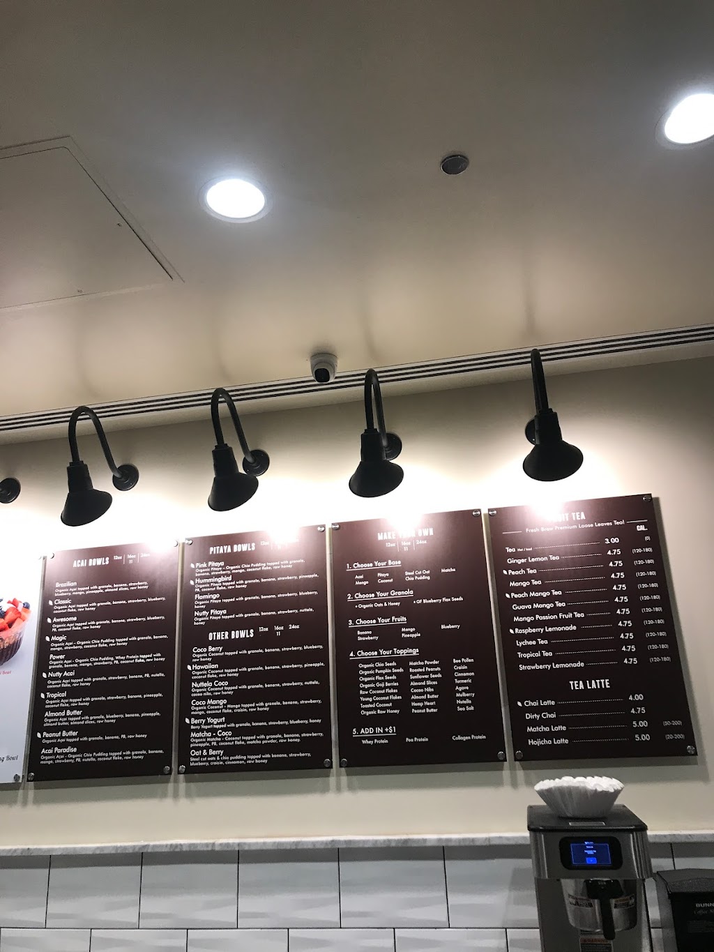 Senberry Coffee & Acai Bowls | bakery | 6463 Old Beulah St, Alexandria, VA 22315, USA | 7033374733 OR +1 703-337-4733