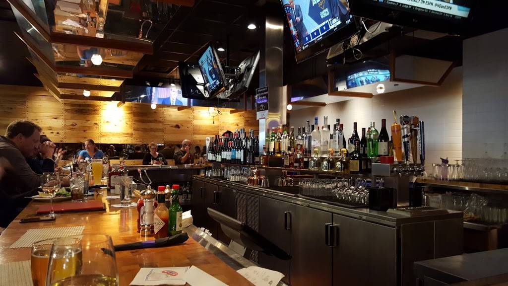 Legal Sea Foods | restaurant | B/C Connector, 8500 Essington Ave, Philadelphia, PA 19153, USA | 2672959300 OR +1 267-295-9300