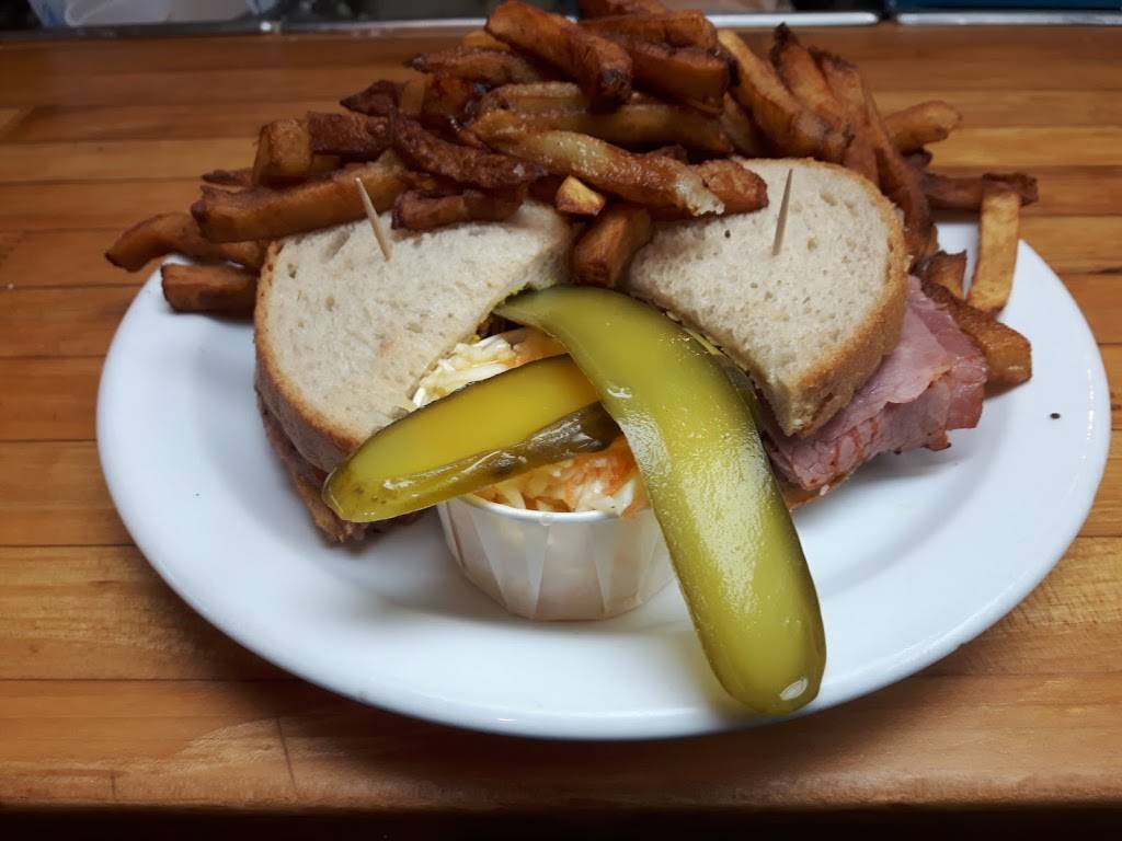 Resto La Pataterie | restaurant | 2 Rue Saint-Louis, Saint-Eustache, QC J7R 1X2, Canada | 4504733509 OR +1 450-473-3509