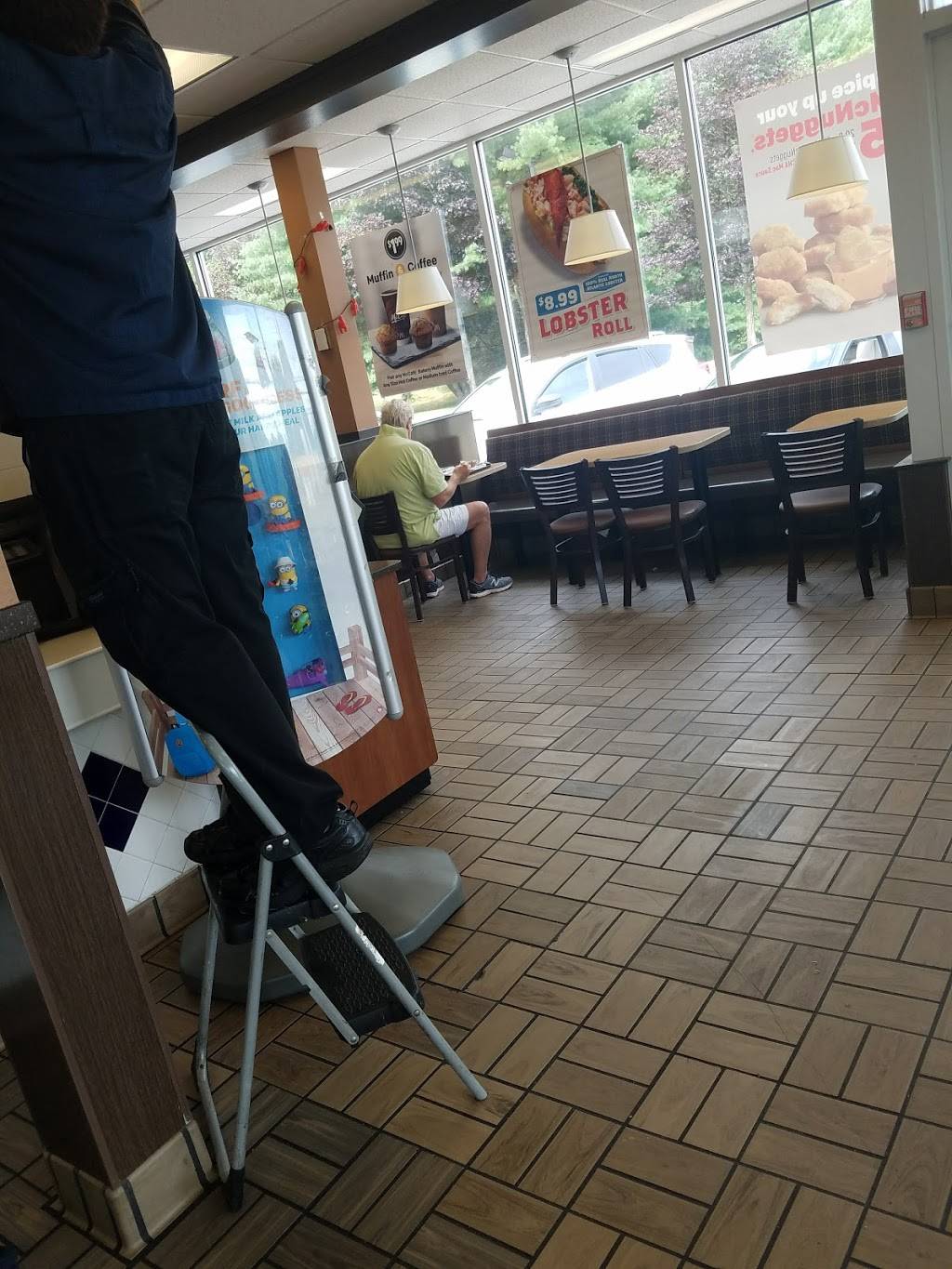 McDonalds | cafe | 2121 Ocean St, Marshfield, MA 02050, USA | 7818374217 OR +1 781-837-4217