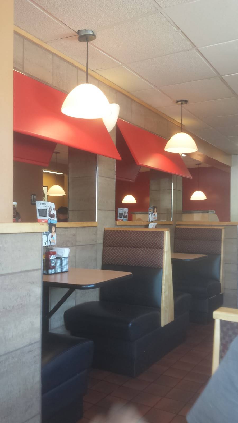 Dairy Queen Grill & Chill | restaurant | 340 S 1st St, Zionsville, IN 46077, USA | 3178733751 OR +1 317-873-3751