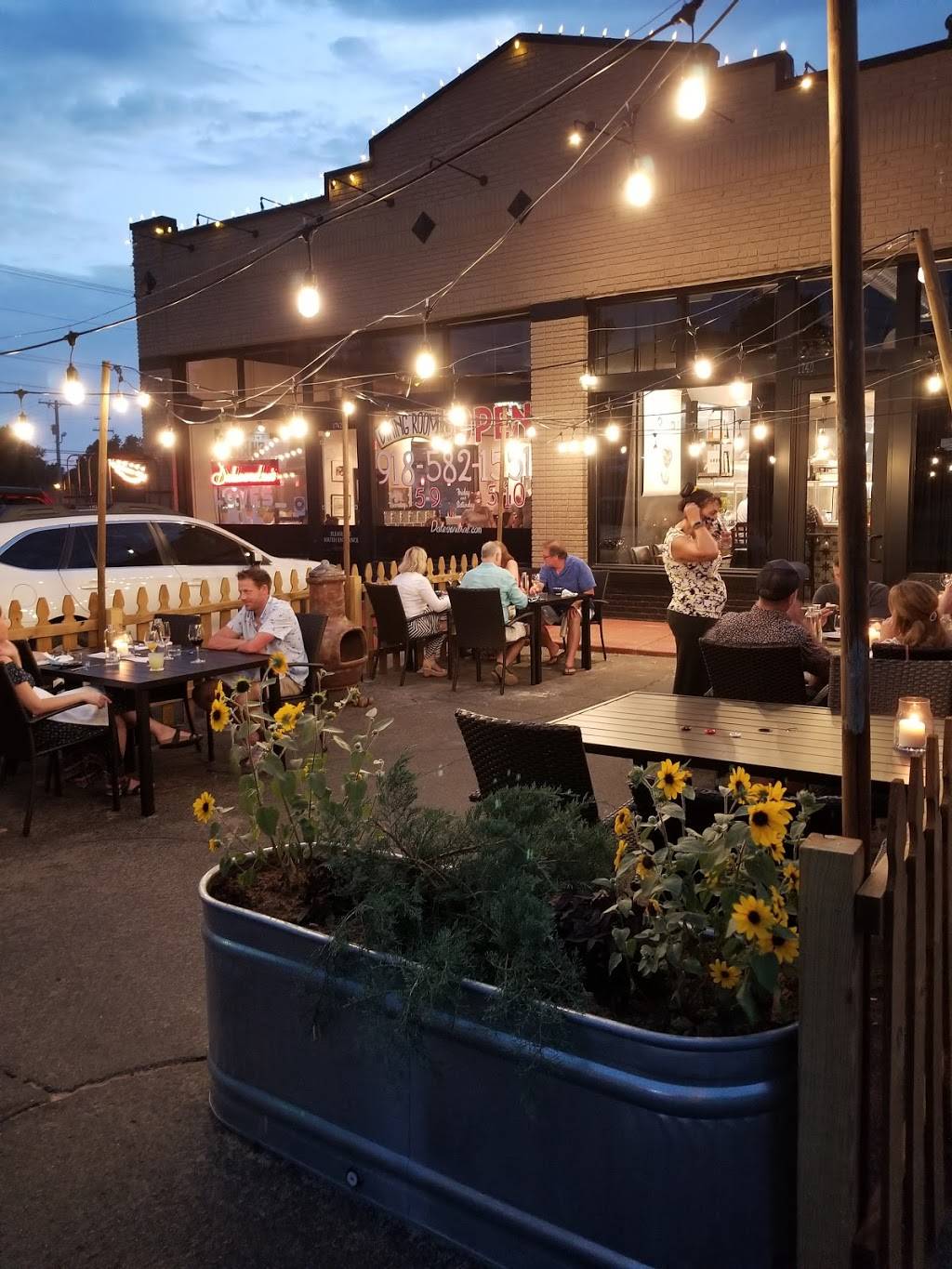 FarmBar | restaurant | 1740 S Boston Ave, Tulsa, OK 74119, USA | 9185766967 OR +1 918-576-6967