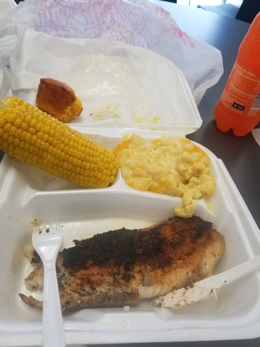 Runway Grille & Deli | restaurant | 3183 Winchester Rd, Memphis, TN 38118, USA | 9014408496 OR +1 901-440-8496