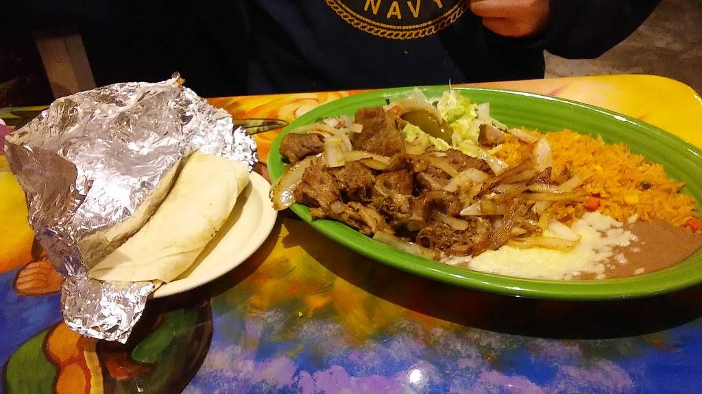 La Fiesta Mexican Restaurant | restaurant | 2090 E Kansas Ave, McPherson, KS 67460, USA | 6202450033 OR +1 620-245-0033