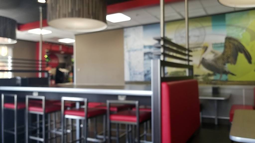 Carls Jr / Green Burrito | restaurant | 701 N Pacific Coast Hwy, Redondo Beach, CA 90277, USA | 3103793331 OR +1 310-379-3331