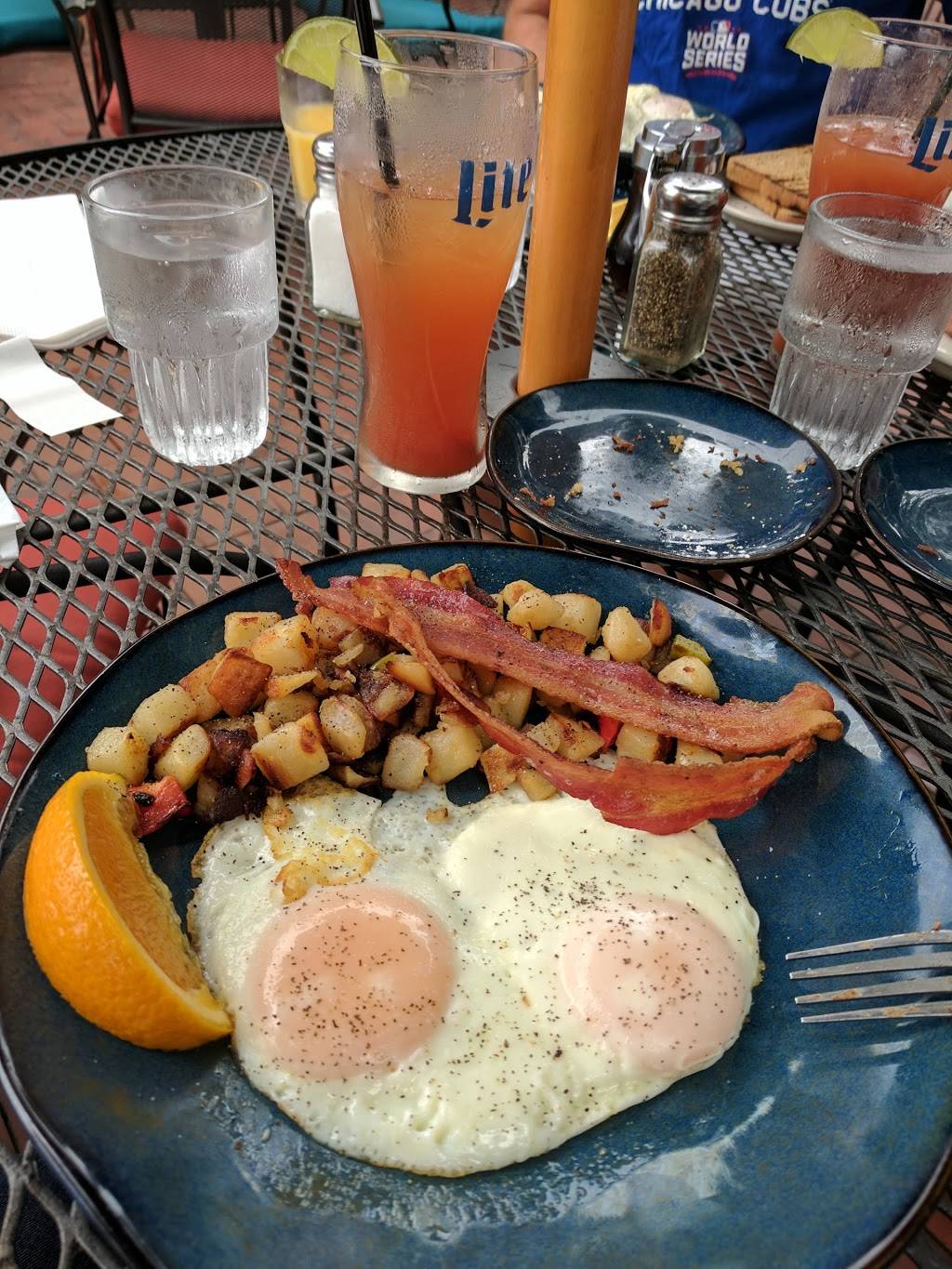 Highway House | restaurant | 5653 N Northwest Hwy, Chicago, IL 60646, USA | 7736573534 OR +1 773-657-3534