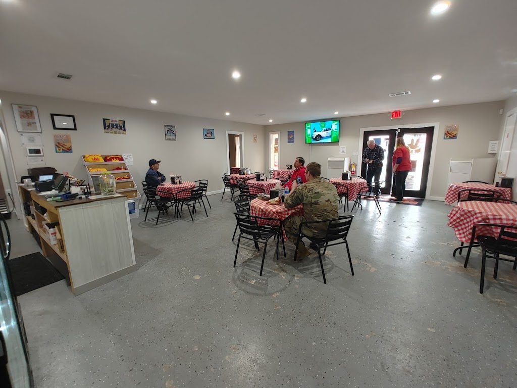 Hot Dawg Queen | restaurant | 717 S Tyndall Pkwy, Panama City, FL 32404, USA | 8502154255 OR +1 850-215-4255