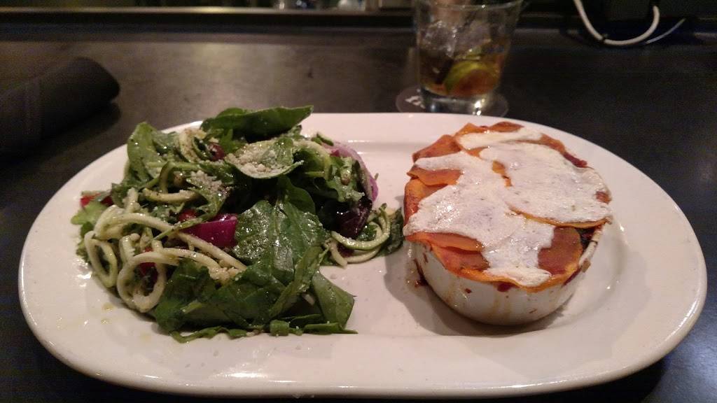 Houlihans | restaurant | Holiday Inn-Blue Ridge Shadows, 101 Hospitality Drive, Front Royal, VA 22630, USA | 5406313045 OR +1 540-631-3045