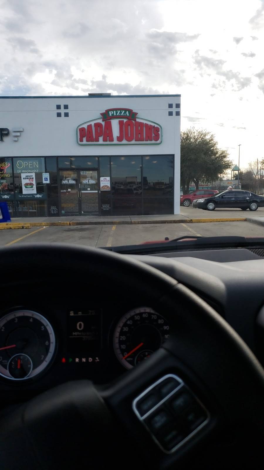 Papa Johns Pizza | restaurant | 2400 E Pioneer Pkwy, Arlington, TX 76010, USA | 8178017373 OR +1 817-801-7373