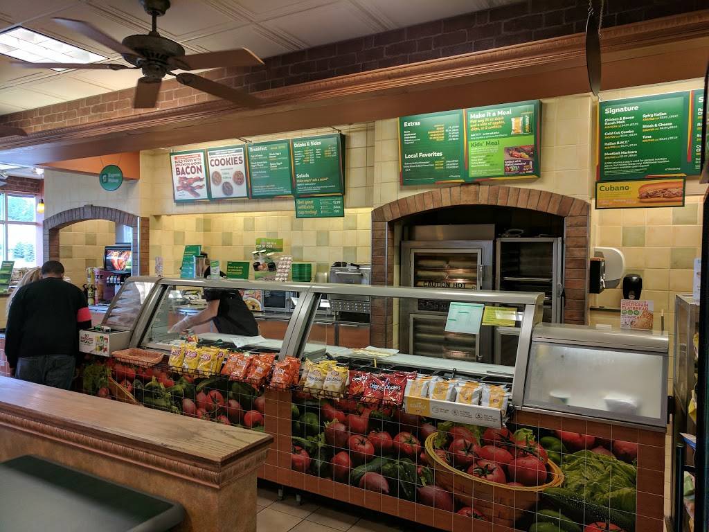 Subway Restaurants | restaurant | 1275 E, County Rd D Suite 105, Maplewood, MN 55109, USA | 6517835873 OR +1 651-783-5873