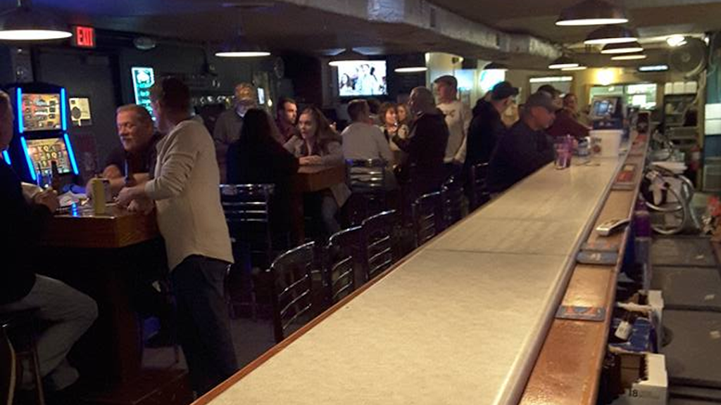 Last Chance Bar & Grill | restaurant | 2713 W Second St, Peoria, IL 61615, USA | 3092435036 OR +1 309-243-5036