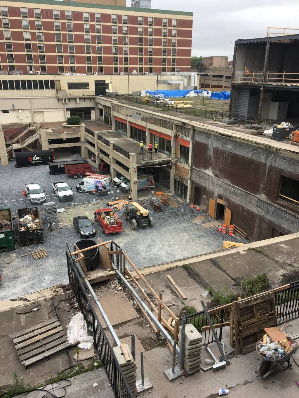 Queen Street Courtyard | restaurant | 326 S Queen St, Lancaster, PA 17603, USA | 7175095670 OR +1 717-509-5670