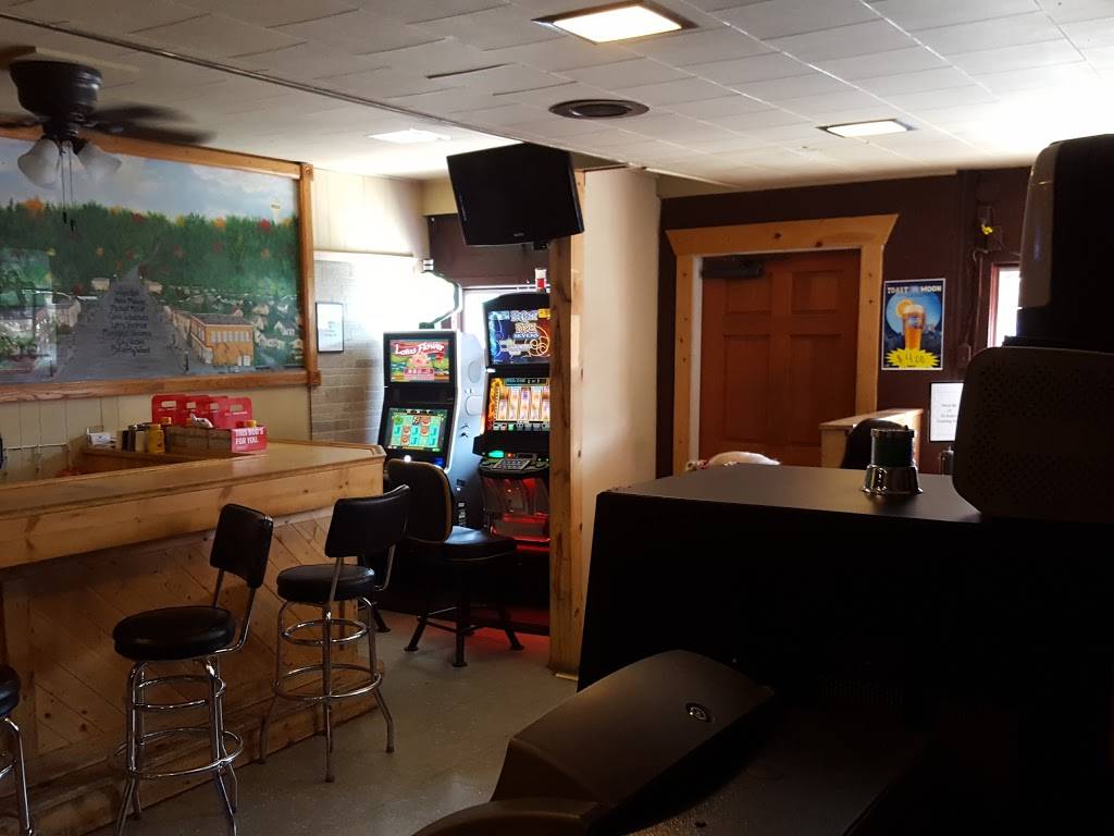 Joy & Eds Supper Club | restaurant | 113 Mill St, North Utica, IL 61373, USA | 8156674850 OR +1 815-667-4850