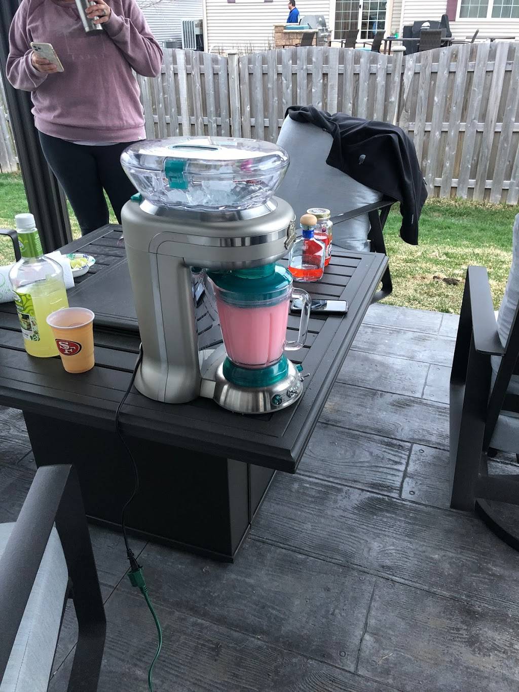 Four Corners Bar | restaurant | 205 Springwood Drive, Woodstock, IL 60098, USA | 8158613024 OR +1 815-861-3024