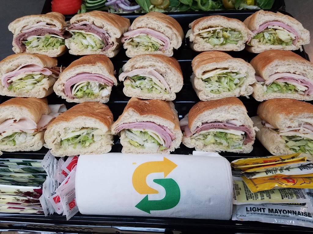Subway Restaurants | restaurant | 1086 Federal Rd, Houston, TX 77015, USA | 7134557827 OR +1 713-455-7827