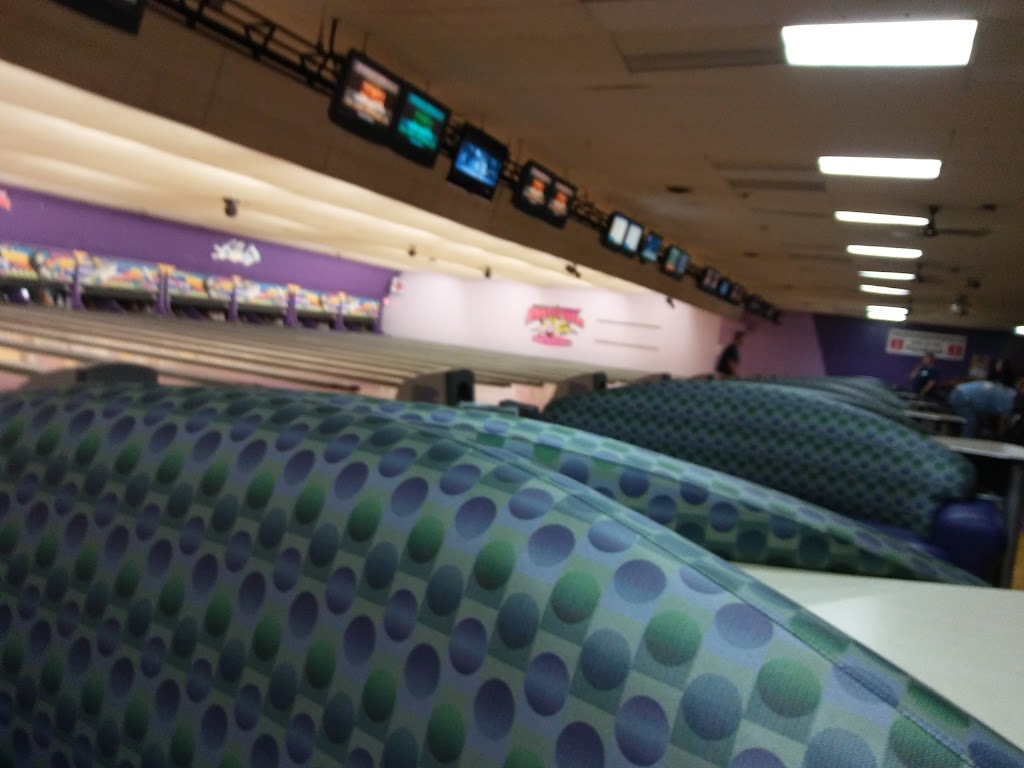 Strike & Spare Western Avenue | restaurant | 5700 Western Ave, Knoxville, TN 37921, USA | 8655881312 OR +1 865-588-1312