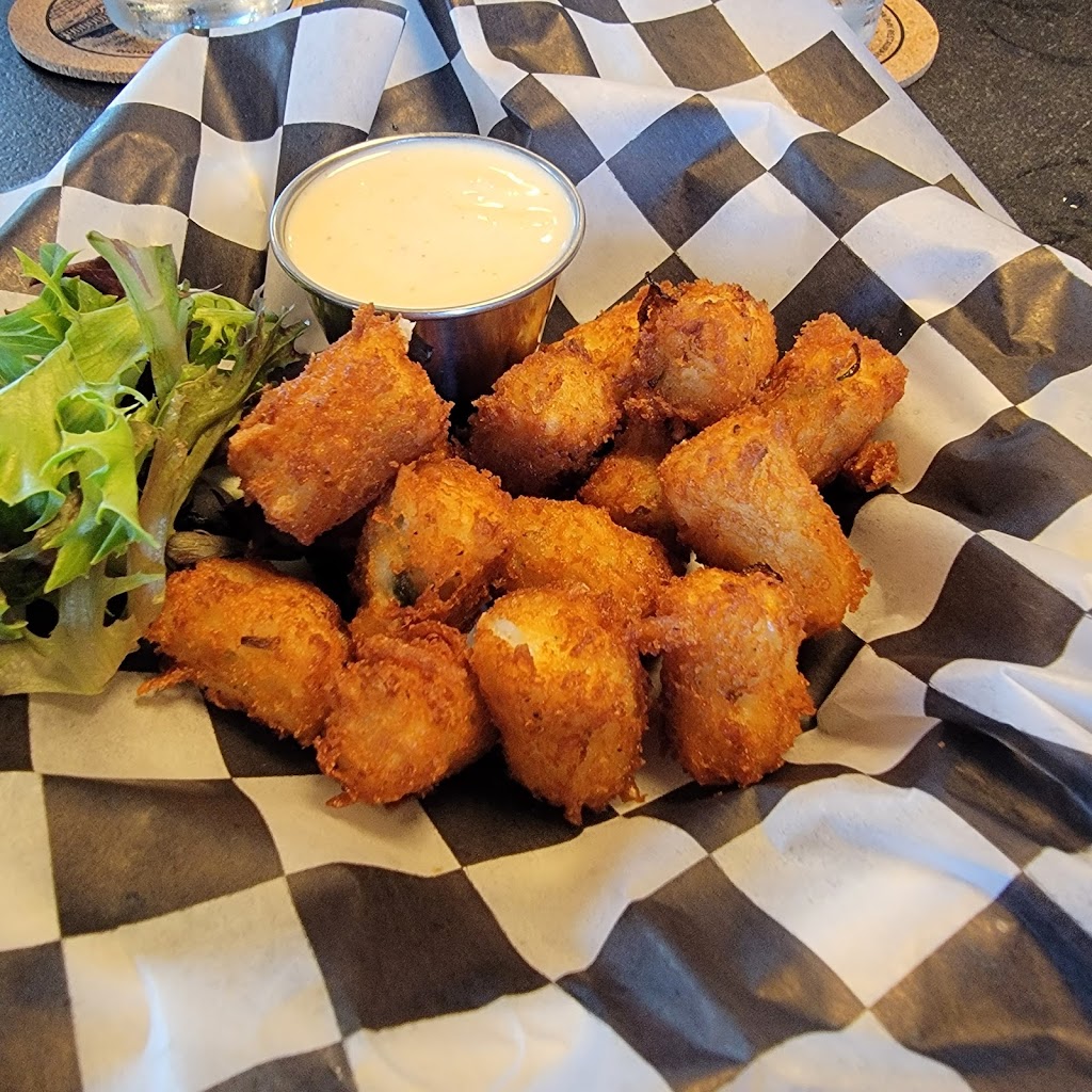 Iron Bay Restaurant & Drinkery | restaurant | 105 E Washington St, Marquette, MI 49855, USA | 9062730990 OR +1 906-273-0990