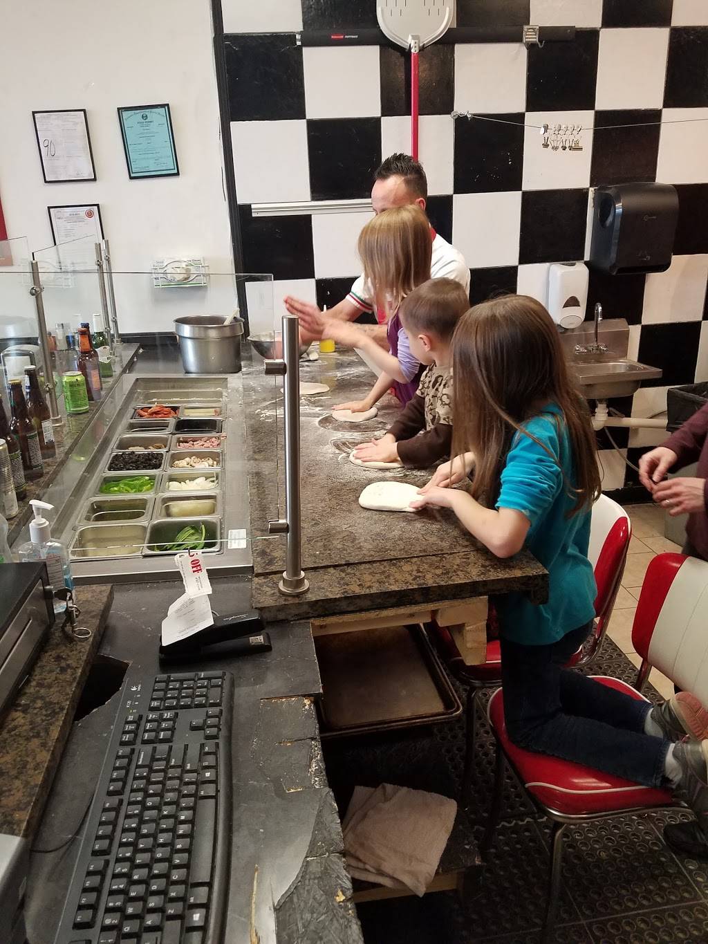 Joes World Famous Pizzeria | restaurant | 1260 US Hwy 72 E, Athens, AL 35611, USA | 2564348400 OR +1 256-434-8400