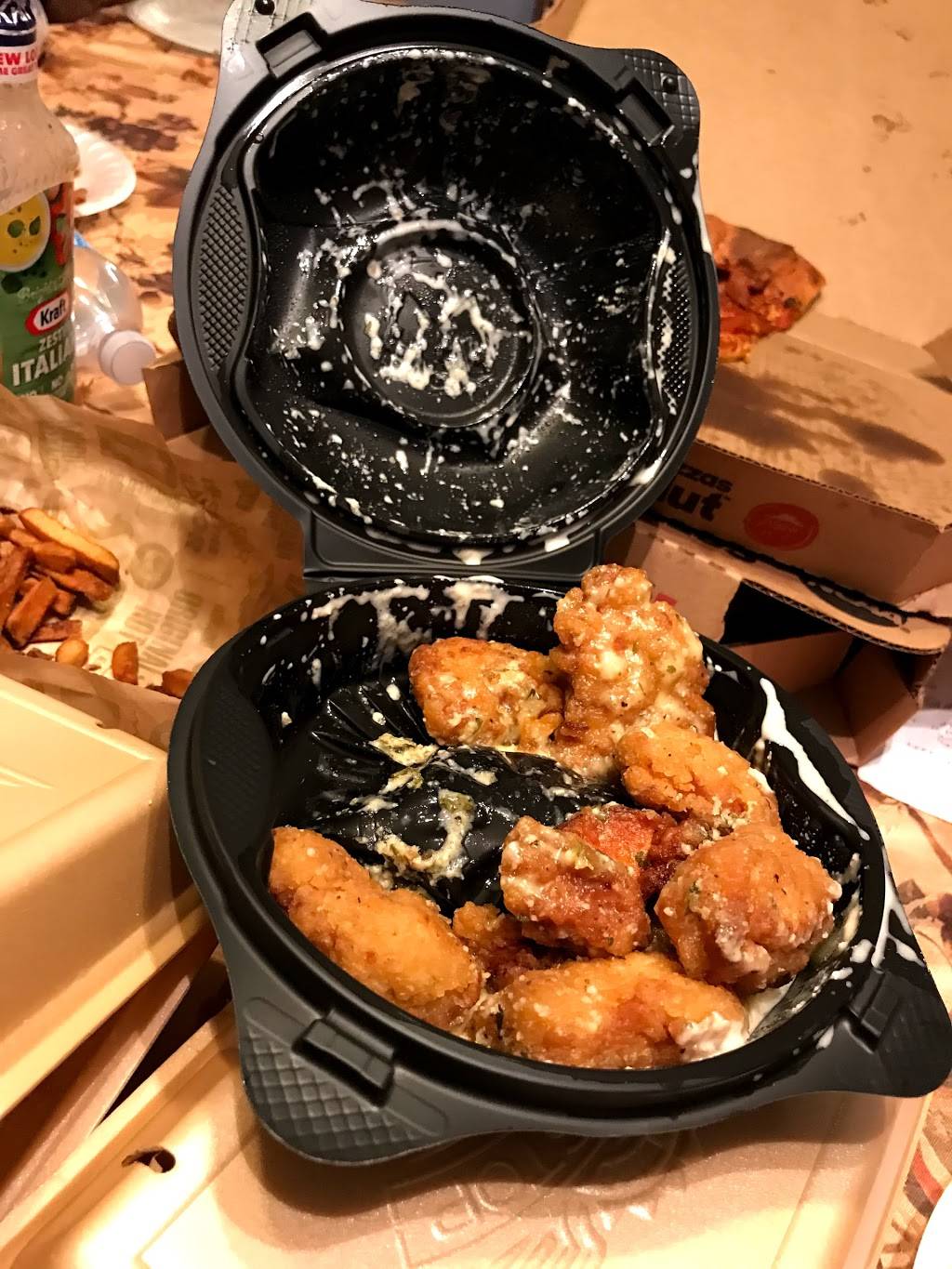 Pizza Hut | meal takeaway | 603 S Tyler St Suite 100, Dallas, TX 75208, USA | 2149482001 OR +1 214-948-2001