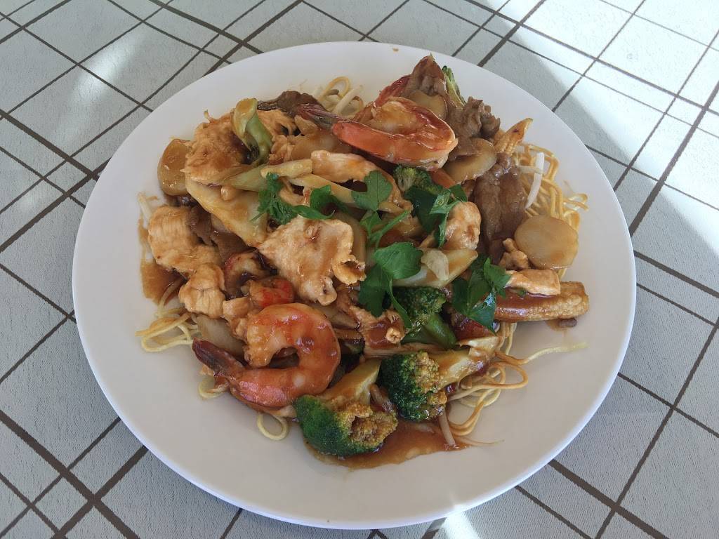 Lilac Blossom | restaurant | 1815 Western Ave, Albany, NY 12203, USA | 5184566667 OR +1 518-456-6667