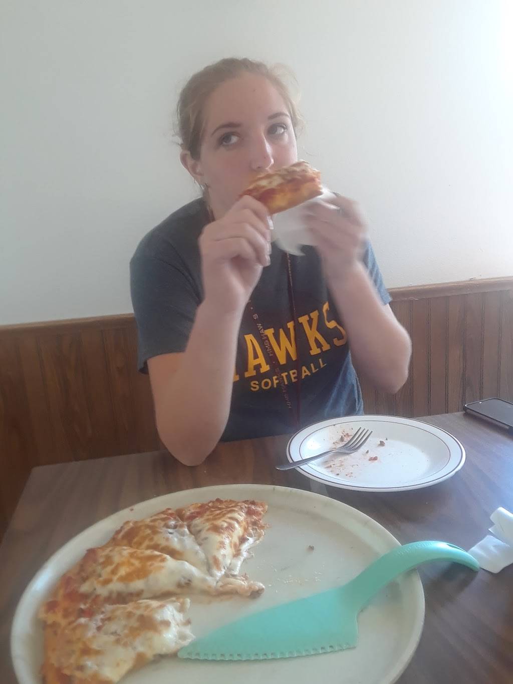 D-Lux Drive In | restaurant | 90 3rd St NW, Hartley, IA 51346, USA | 7129283453 OR +1 712-928-3453