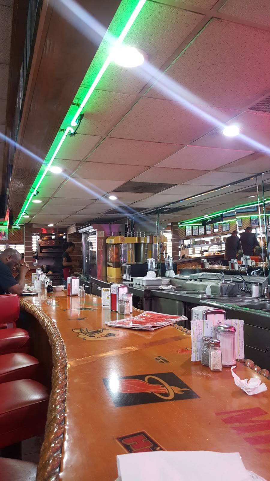 Stadium Diner | restaurant | 19904 NW 2nd Ave, Miami Gardens, FL 33169, USA | 3056526912 OR +1 305-652-6912