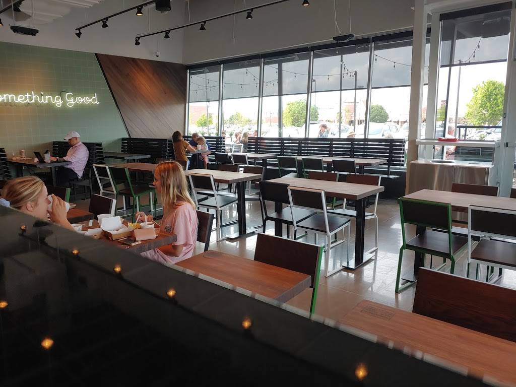 Shake Shack | restaurant | & Crossing, 5200 W 119th St, Leawood, KS 66209, USA | 9133201229 OR +1 913-320-1229