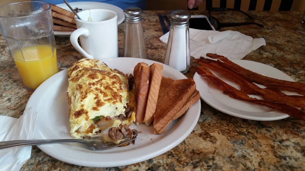 Ware Cafe & Catering Services | restaurant | 24 W Main St, Ware, MA 01082, USA | 4139674611 OR +1 413-967-4611