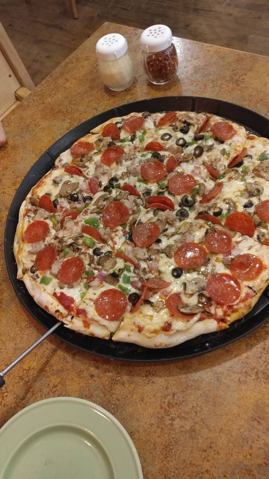 Johns Pizzaria | restaurant | 221 N Franklin St, Port Washington, WI 53074, USA | 2622845581 OR +1 262-284-5581