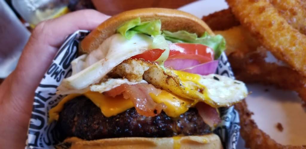 Smokey Bones | meal takeaway | 31b Universal Blvd, Warwick, RI 02886, USA | 4018212789 OR +1 401-821-2789