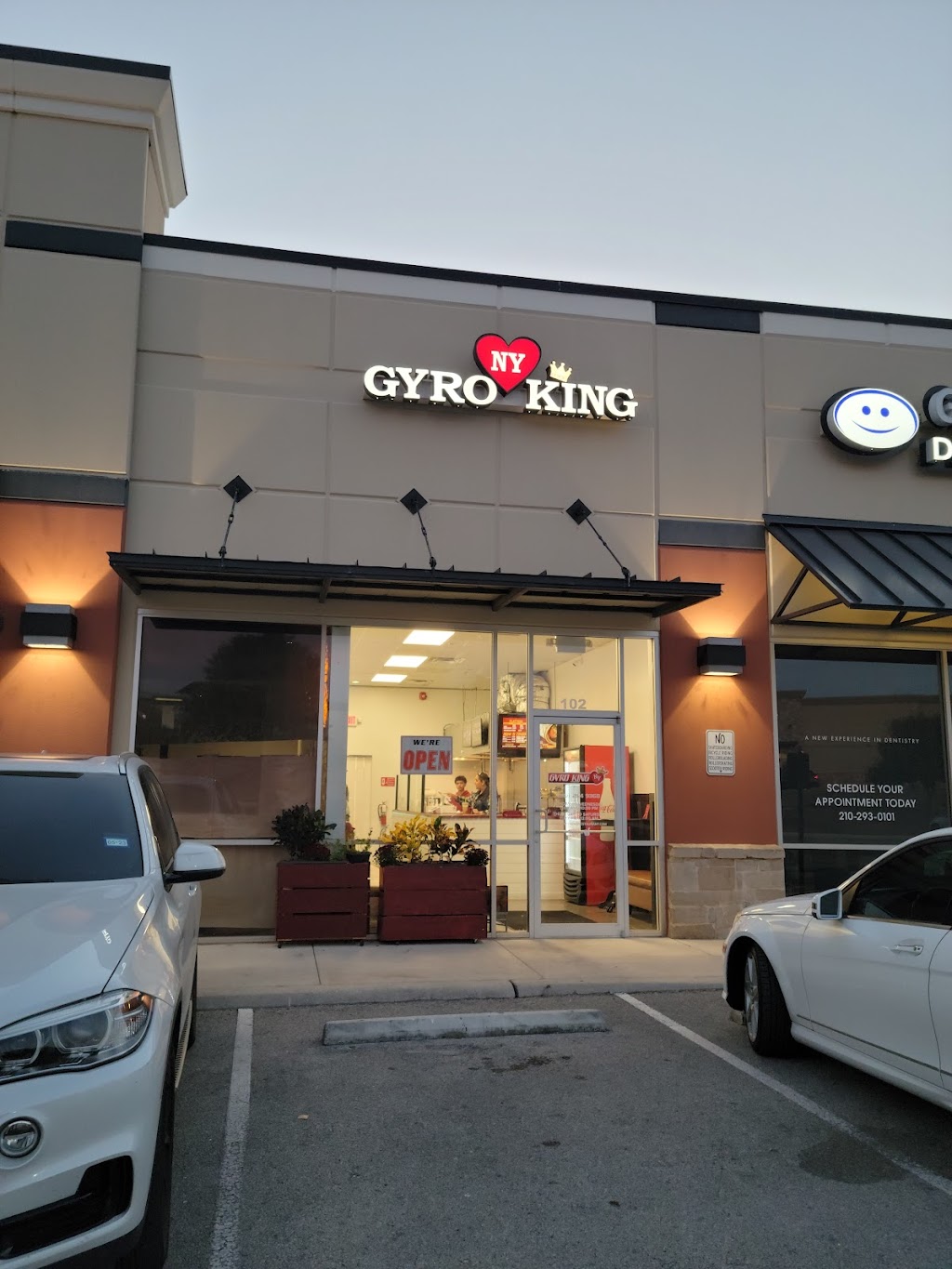 NY Gyro King | restaurant | 19903 Stone Oak Pkwy suite 102, San Antonio, TX 78258, USA | 2102549368 OR +1 210-254-9368