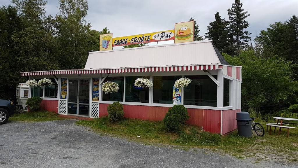 Casse-Croûte Chez Pat | meal takeaway | 190 Rue Principale, Saint-Jacques-de-Leeds, QC G0N 1J0, Canada | 4184243378 OR +1 418-424-3378