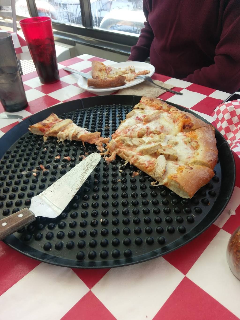 Greeks Pizzeria | restaurant | 216 S 10th St, Noblesville, IN 46060, USA | 3177734444 OR +1 317-773-4444