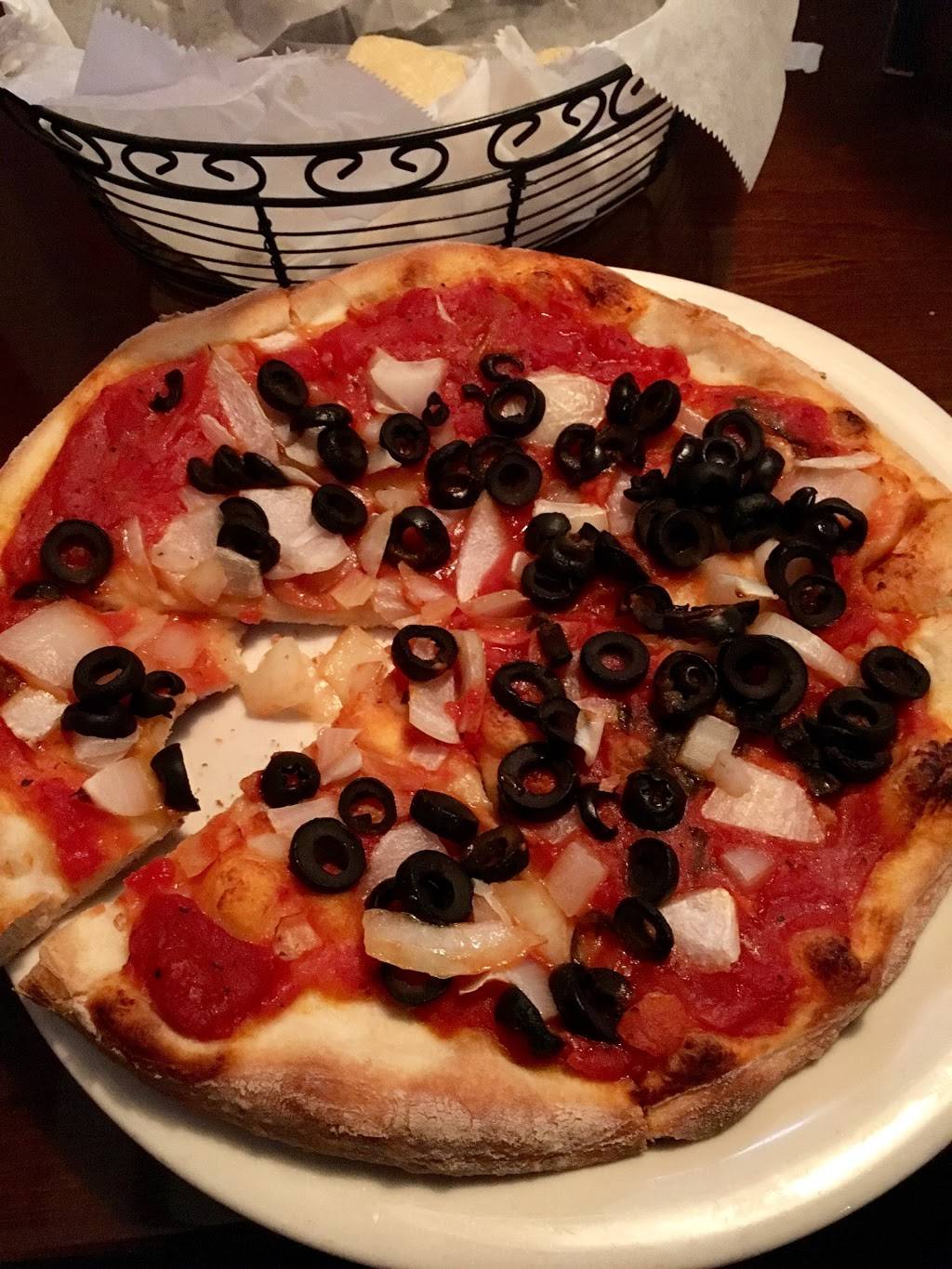 Giovannis Italian Restaurant & Pizzeria | restaurant | 4250 Alafaya Trail #132, Oviedo, FL 32765, USA | 4073595900 OR +1 407-359-5900