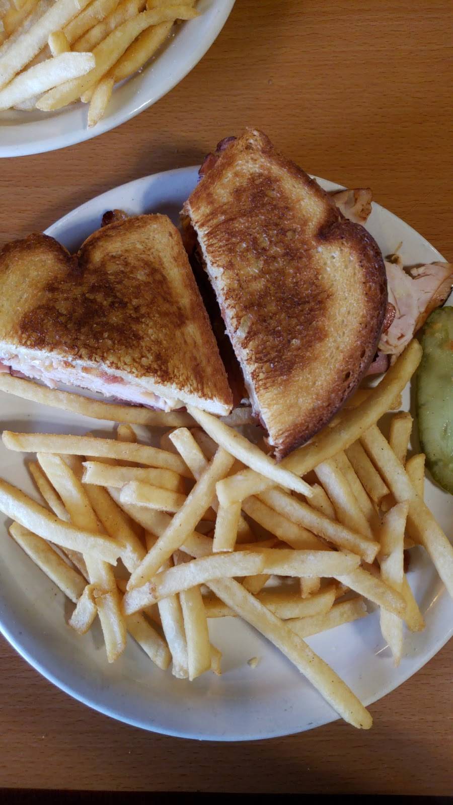 M55 Pour House | restaurant | 5309 W Houghton Lake Dr, Houghton Lake, MI 48629, USA | 9893664131 OR +1 989-366-4131