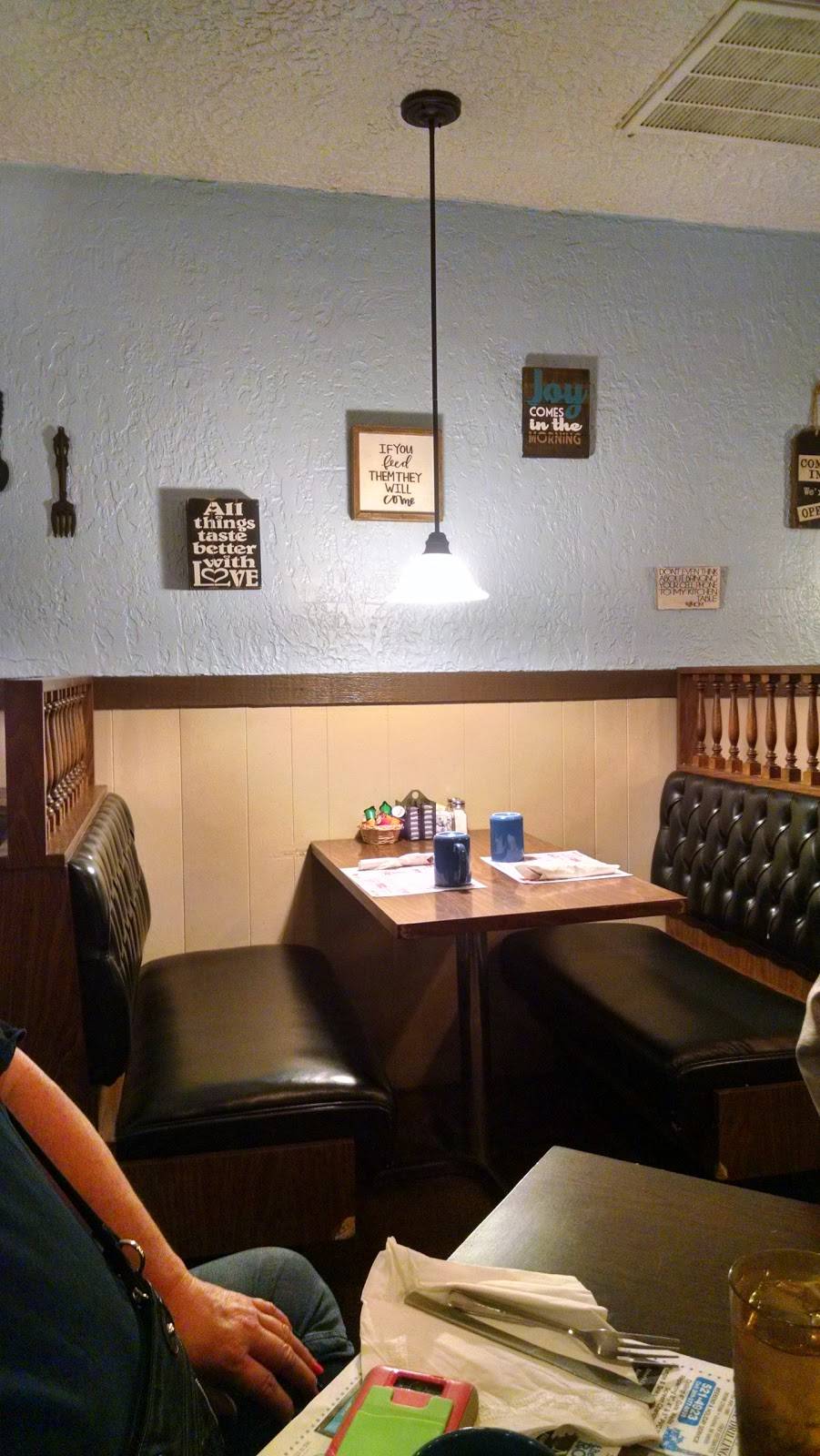 The Robins Nest Family Restaurant | restaurant | 28640 M-40, Paw Paw, MI 49079, USA | 2696282164 OR +1 269-628-2164