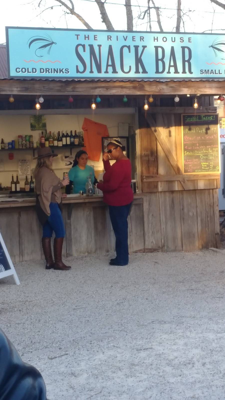 The River House Snack Bar | restaurant | 1706 Hunter Rd, New Braunfels, TX 78130, USA | 8306080690 OR +1 830-608-0690