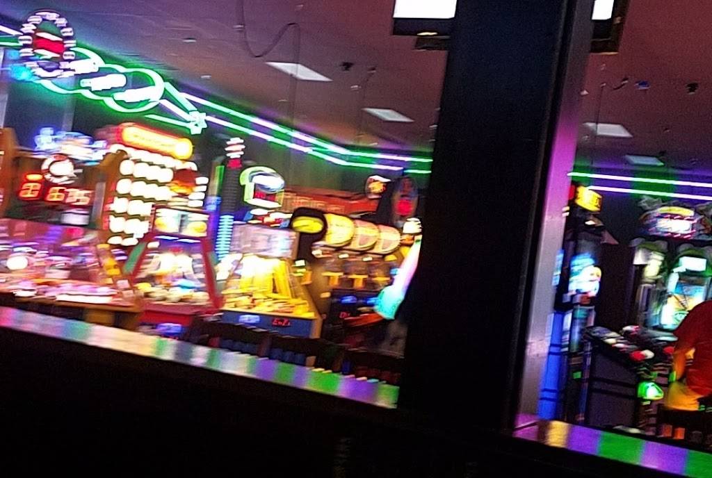 Livingstons Amusement Center | restaurant | 5947 Clark Center Ave, Sarasota, FL 34238, USA | 9419257665 OR +1 941-925-7665