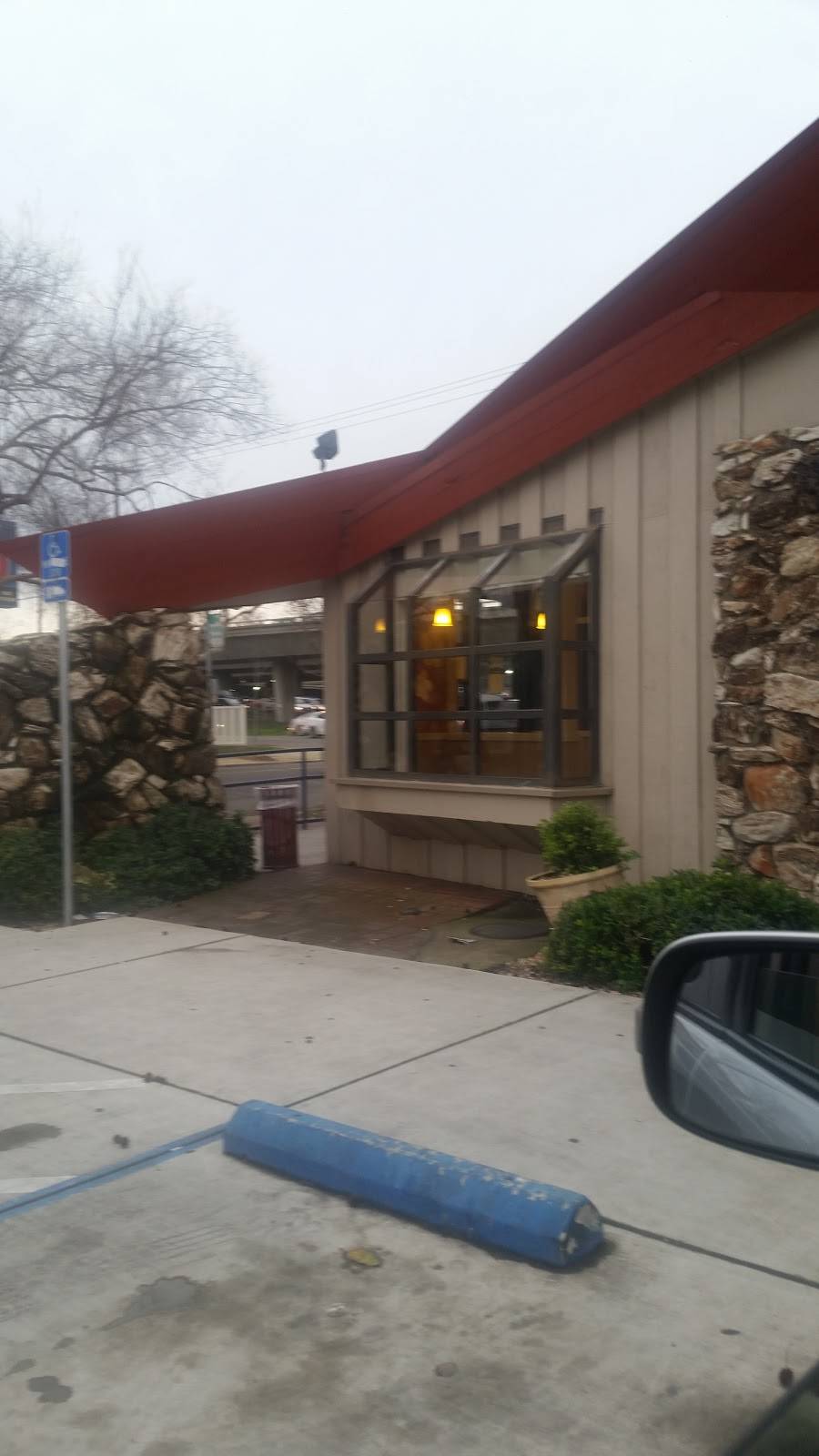 IHOP | restaurant | 3001 N St, Sacramento, CA 95816, USA | 9164551548 OR +1 916-455-1548