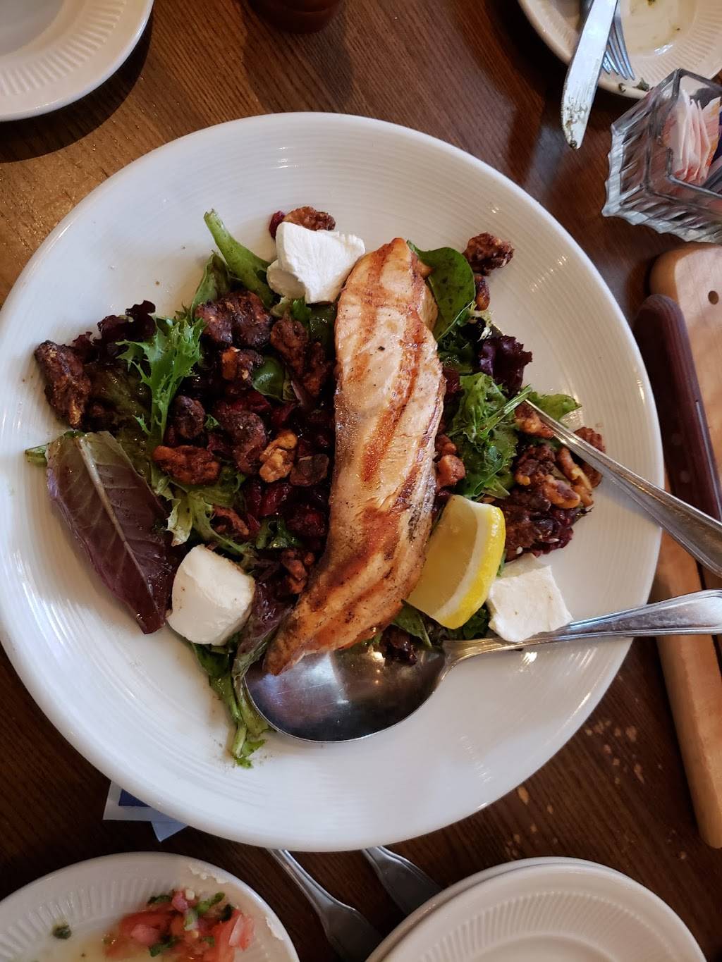 Jamesons Charhouse | restaurant | 94 Stratford Dr, Bloomingdale, IL 60108, USA | 6306719090 OR +1 630-671-9090