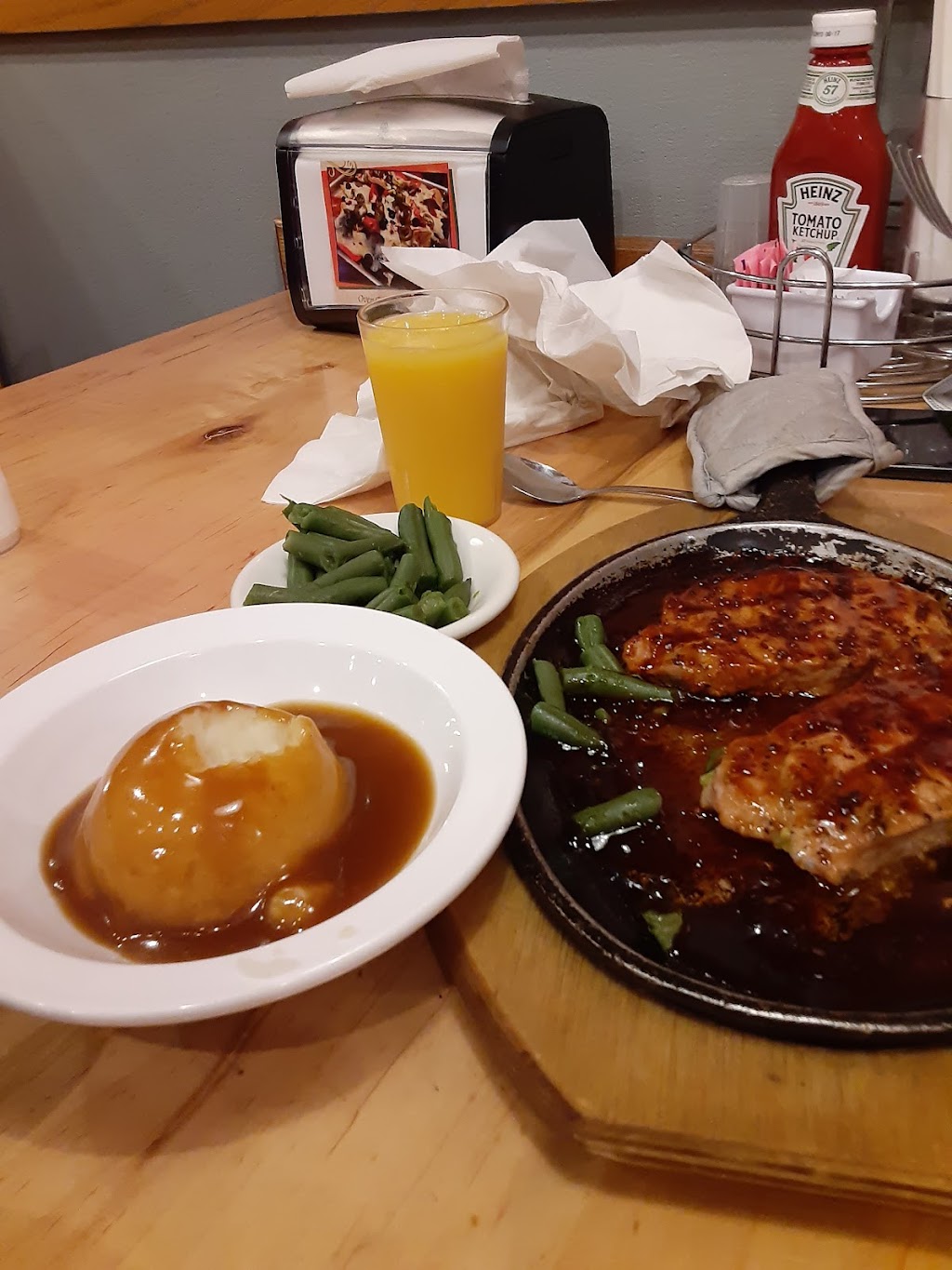 Johns Bakery and Cafe | restaurant | 317 E Lincolnway, Minerva, OH 44657, USA | 3308683684 OR +1 330-868-3684