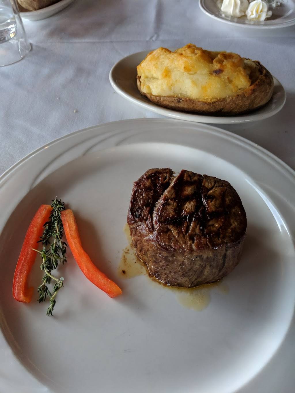 Fields at the Wilderness | restaurant | 511 E Adams St, Wisconsin Dells, WI 53965, USA | 6082531400 OR +1 608-253-1400