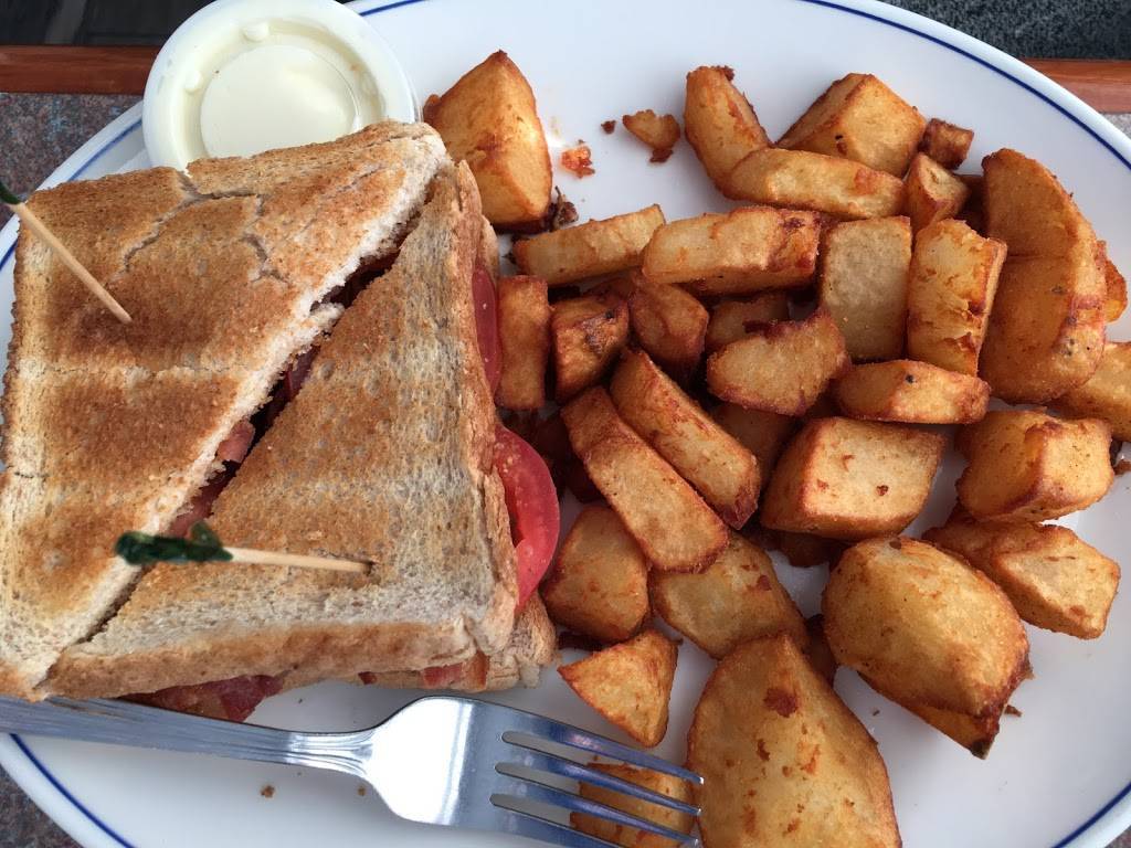 Quarry Greek Casual | restaurant | 2560 Gerrard St E, Scarborough, ON M1N 1W8, Canada | 4166902098 OR +1 416-690-2098