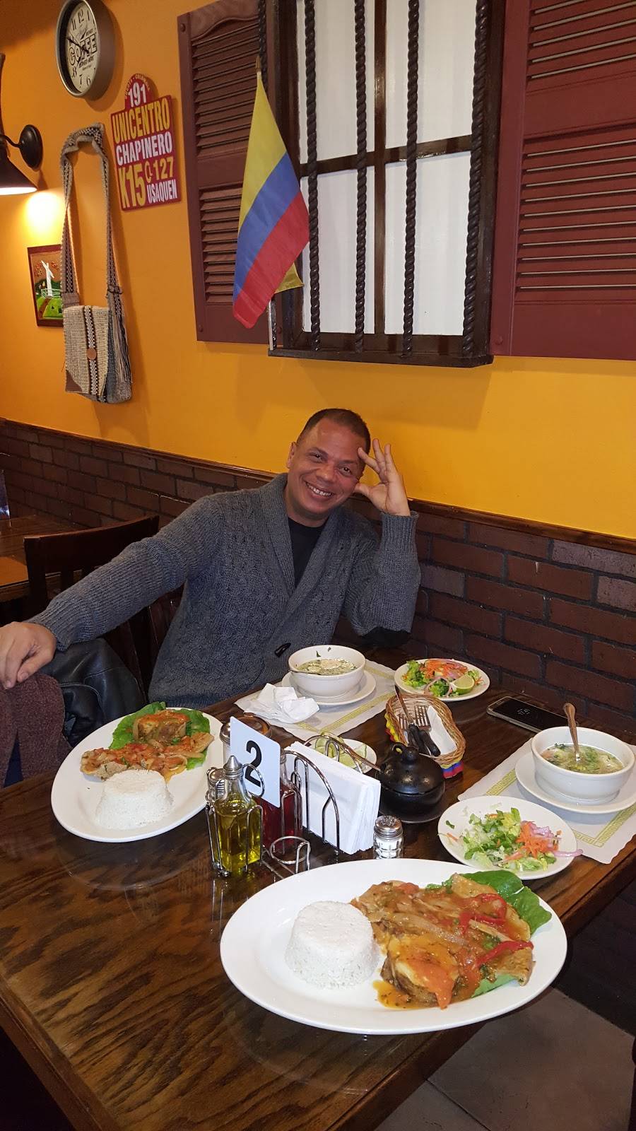 La Calenita Restaurant & Bakery | restaurant | 284 Morris Ave, Elizabeth, NJ 07208, USA | 9084694222 OR +1 908-469-4222